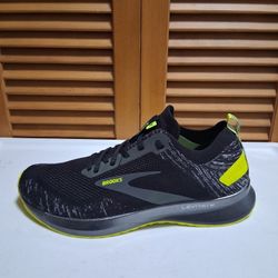 Brooks Levitate 4 Men's Running Shoe * Size: 10.5 (Medium)