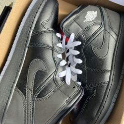 Jordan 1 mid Gs ‘Black metallic Reimagined’