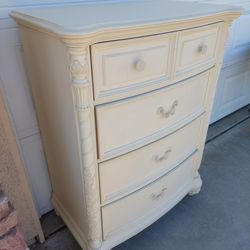 Broyhill dresser