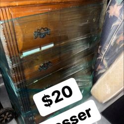 Dresser & Beautiful Amour $20  MUST GO