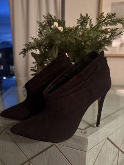 Woman’s Aldo Black Gold Zipper Suede Boots! Us Size 6 