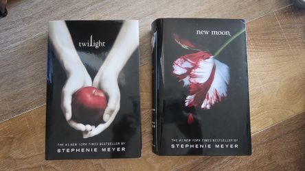New Moon & Twilight by Stephanie Meyer