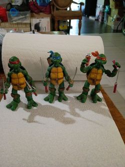 3 ninja turtle figures