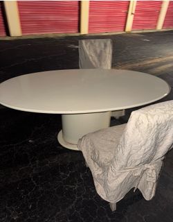 Beautiful Dining Table +2 Chairs