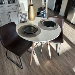 Table With Chairs 