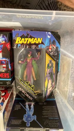 DC Universe Batman Catwoman Classic Legacy Edition Figure