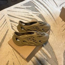 YZY FOAM RNR FLAX SIZE10M