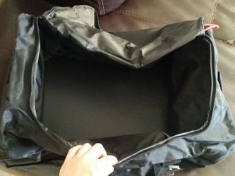 Medium-sized duffle bag
