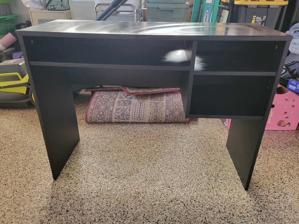 Black Desk