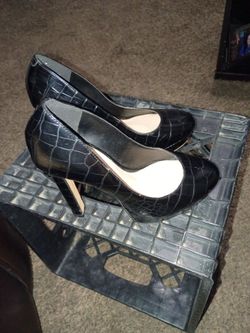 Leather snake like skin black size 6.5