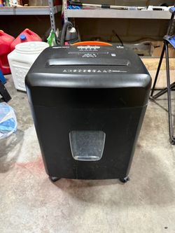 AmazonBasics Paper Shredder