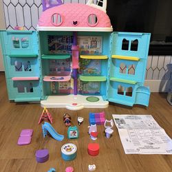 Gabby’s Dollhouse, Purrfect Dollhouse with 15 Pieces