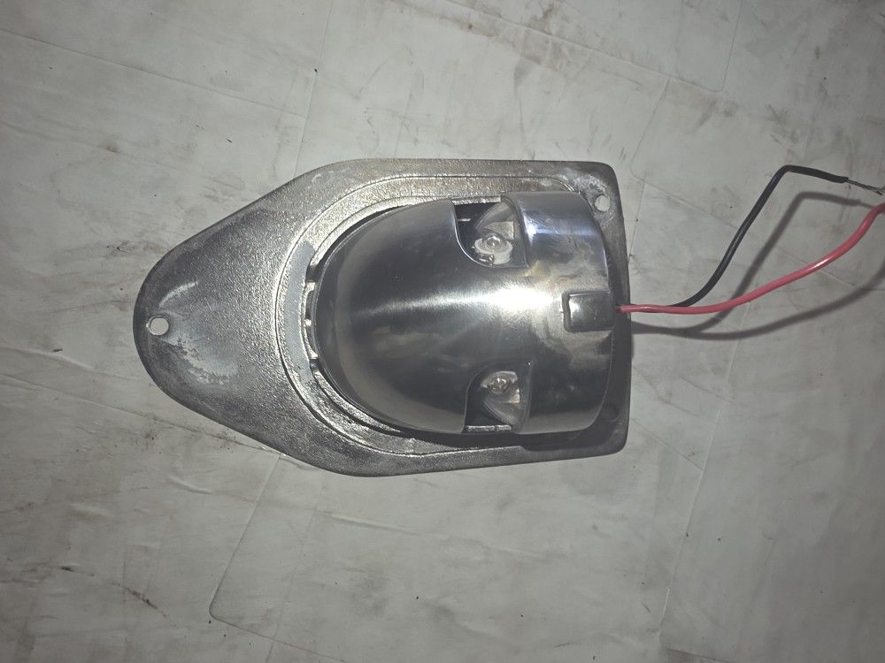 Hardin Marine 680-211M , Polished Stainless Steel Pop-up LED Bow Light