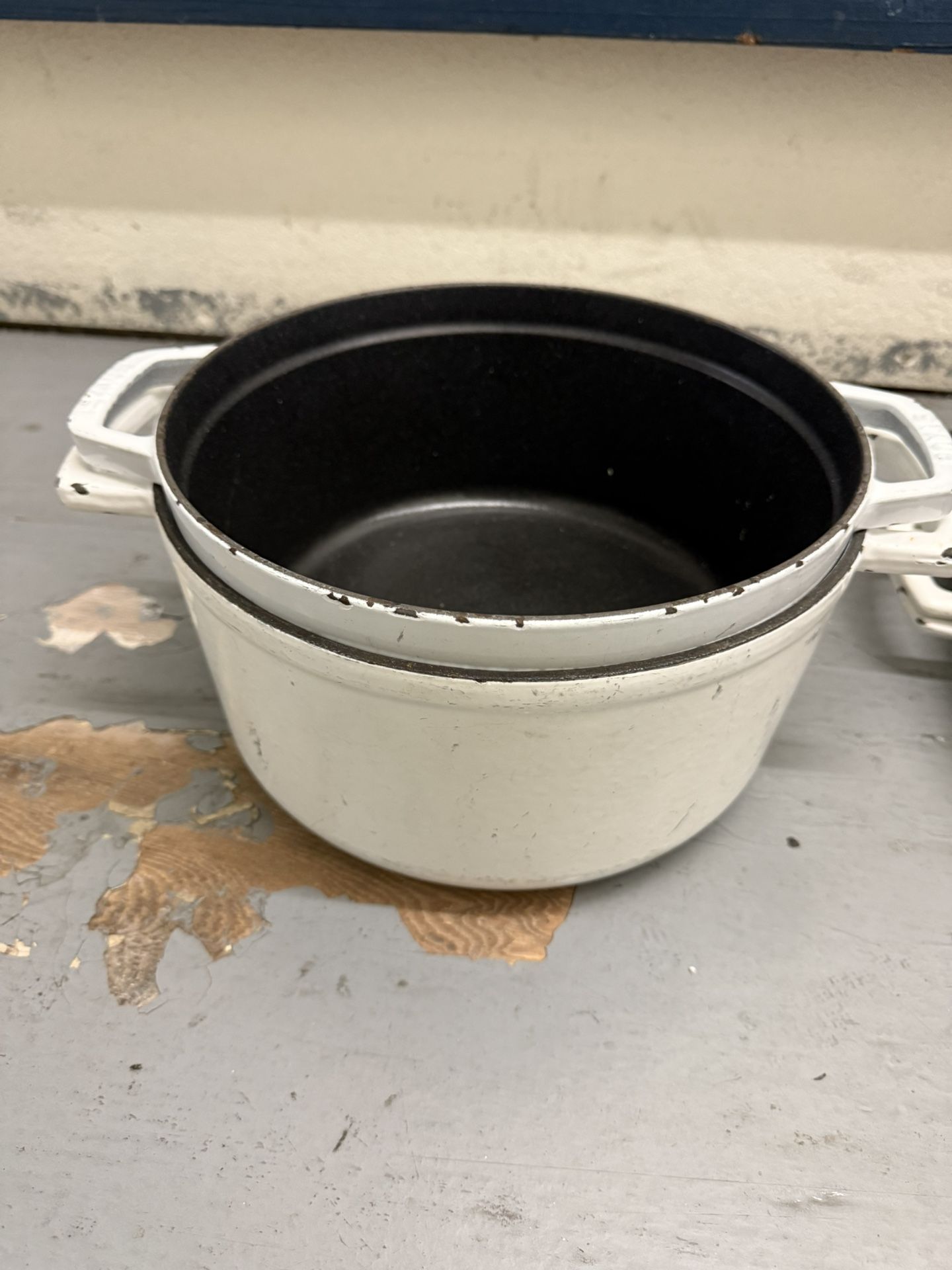 white staub cast iron griddle pan & Dutch Oven Pot