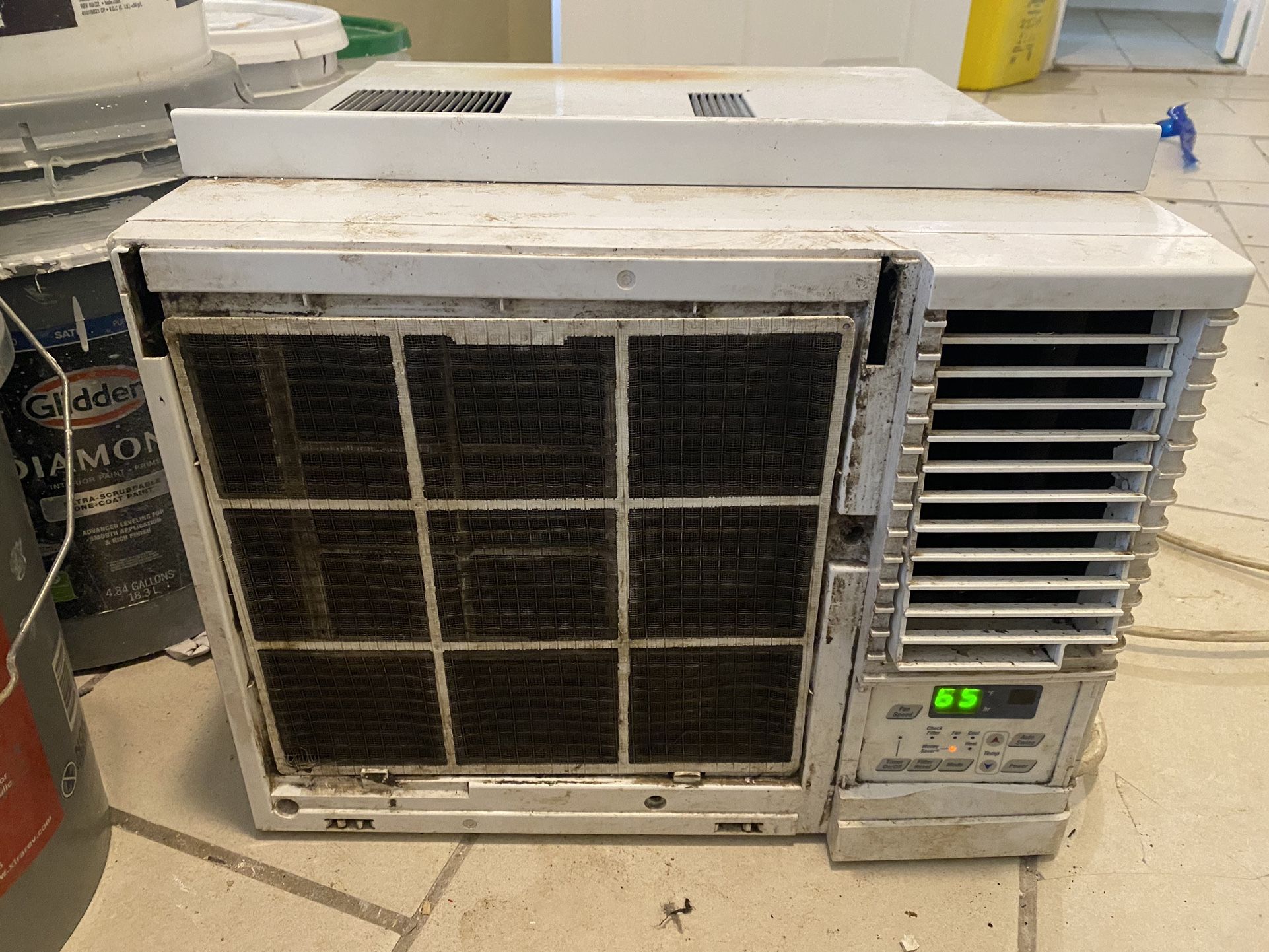 Wall AC Cooling COLD