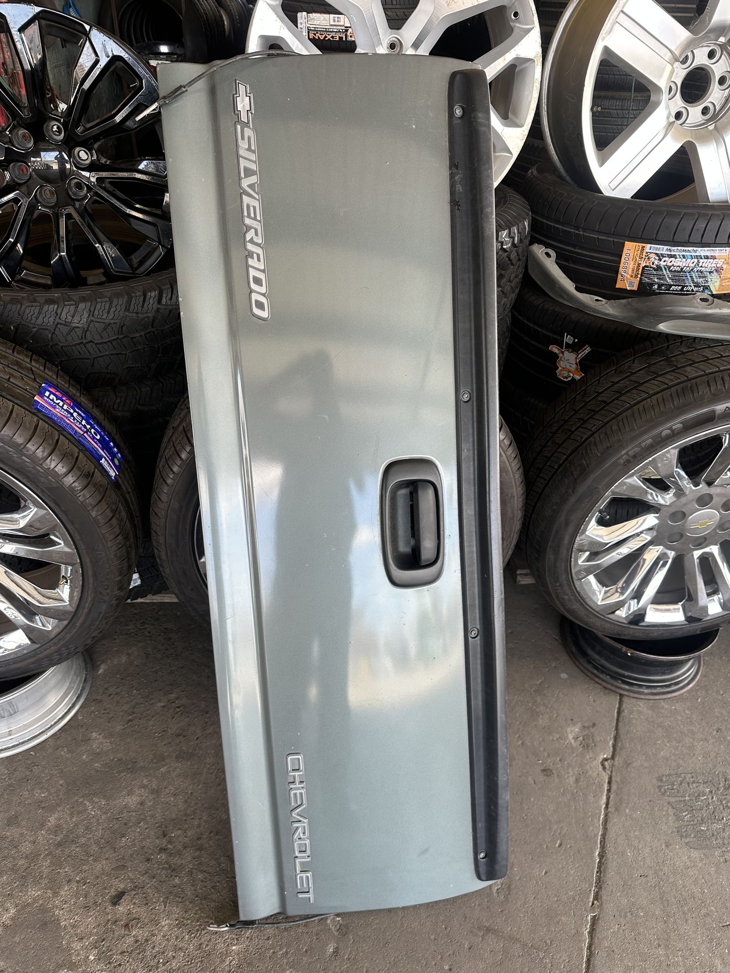 99-06 Chevrolet or Gmc tailgate