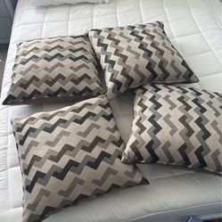 4 Couch Pillows
