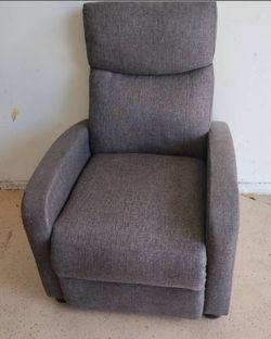 CHILDREN'S RECLINER