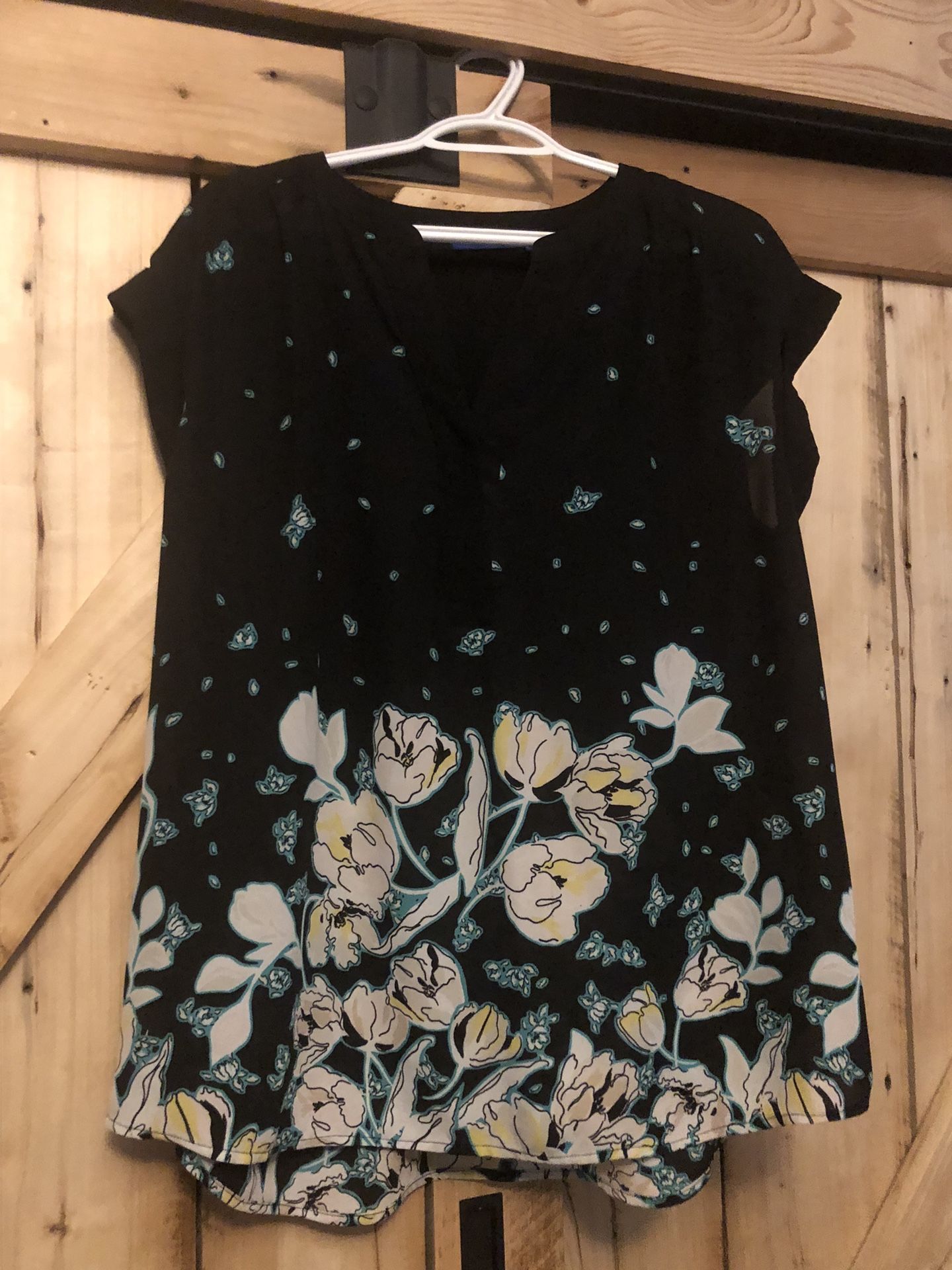 Women’s Apt.9 Black with Flowers Short Sleeve Blouse