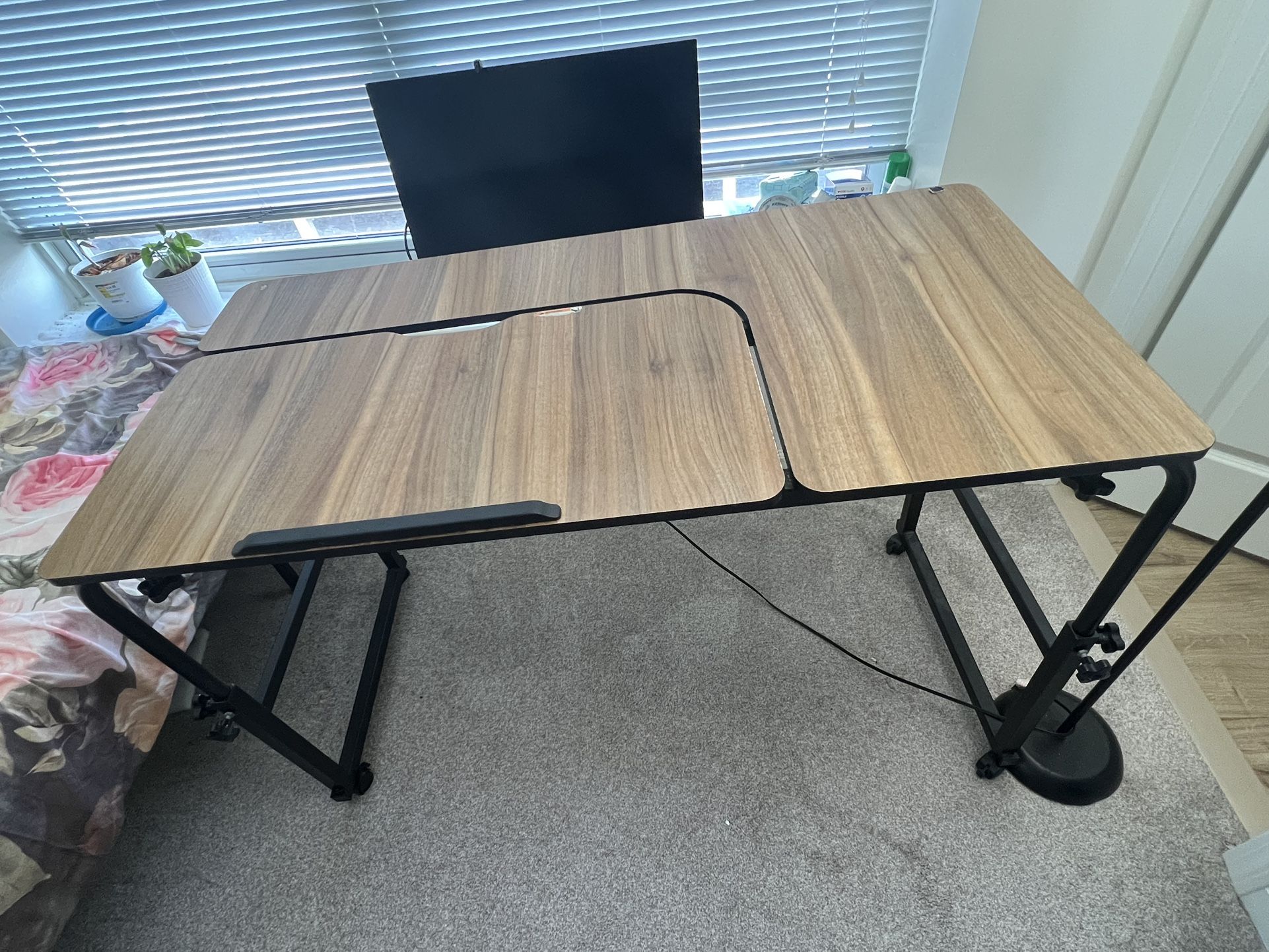 Office Chair & Desk