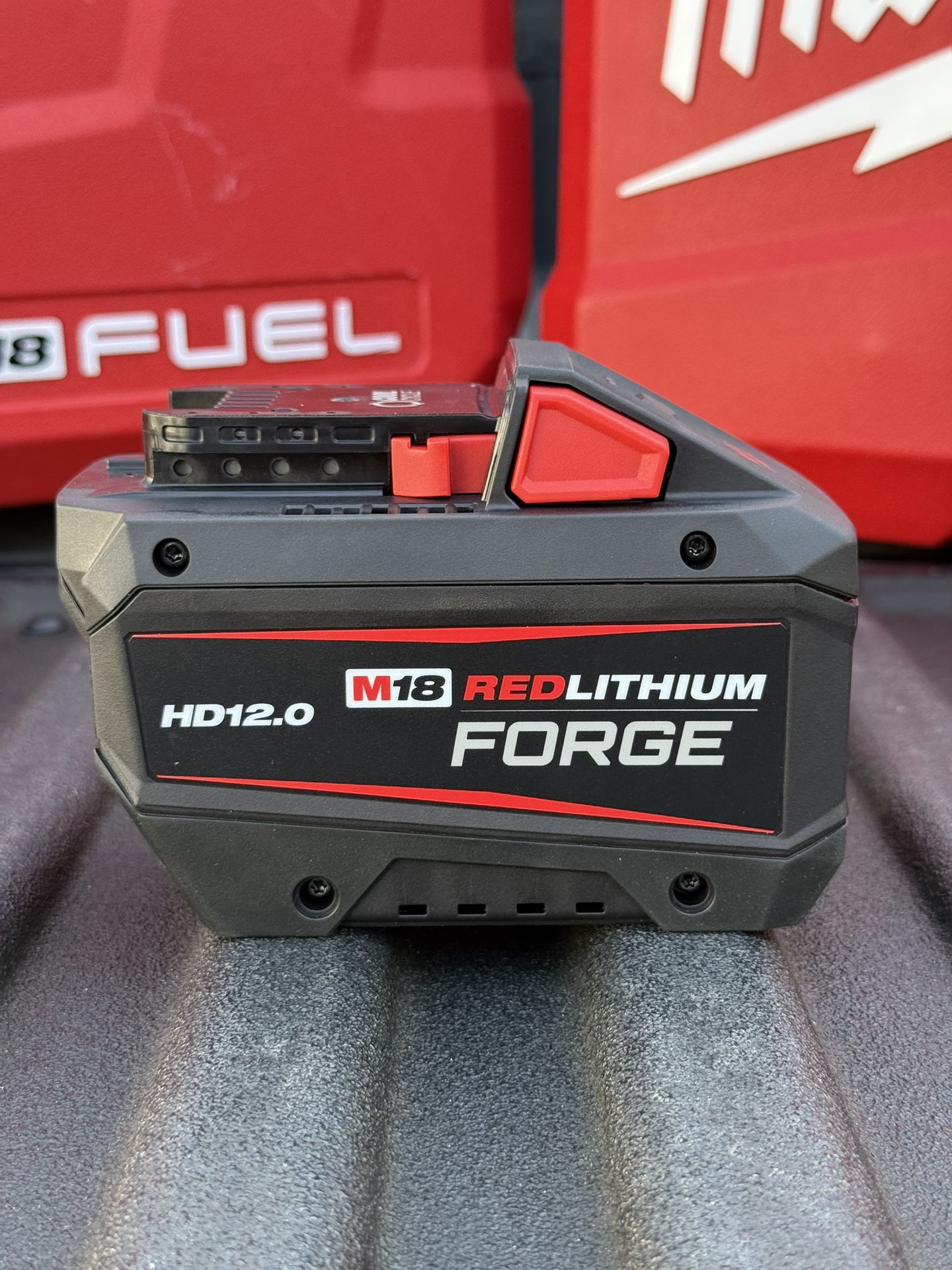 MILWAUKEE M18 FORGE HD12.0Ah – Nueva 