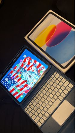 Ipad 10th Generation Blue w led keyboard