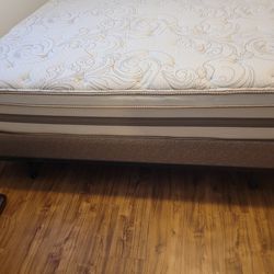 King Bed Set With Extras Bought For 1200 Selling For 500 Ne