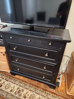 4-drawer black wooden dresser