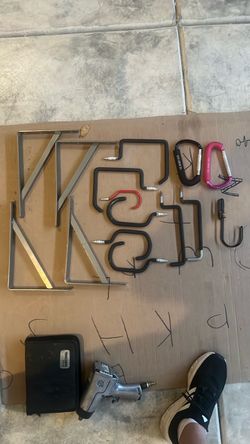 Mixed Lot of Wall Hooks and Carabiners