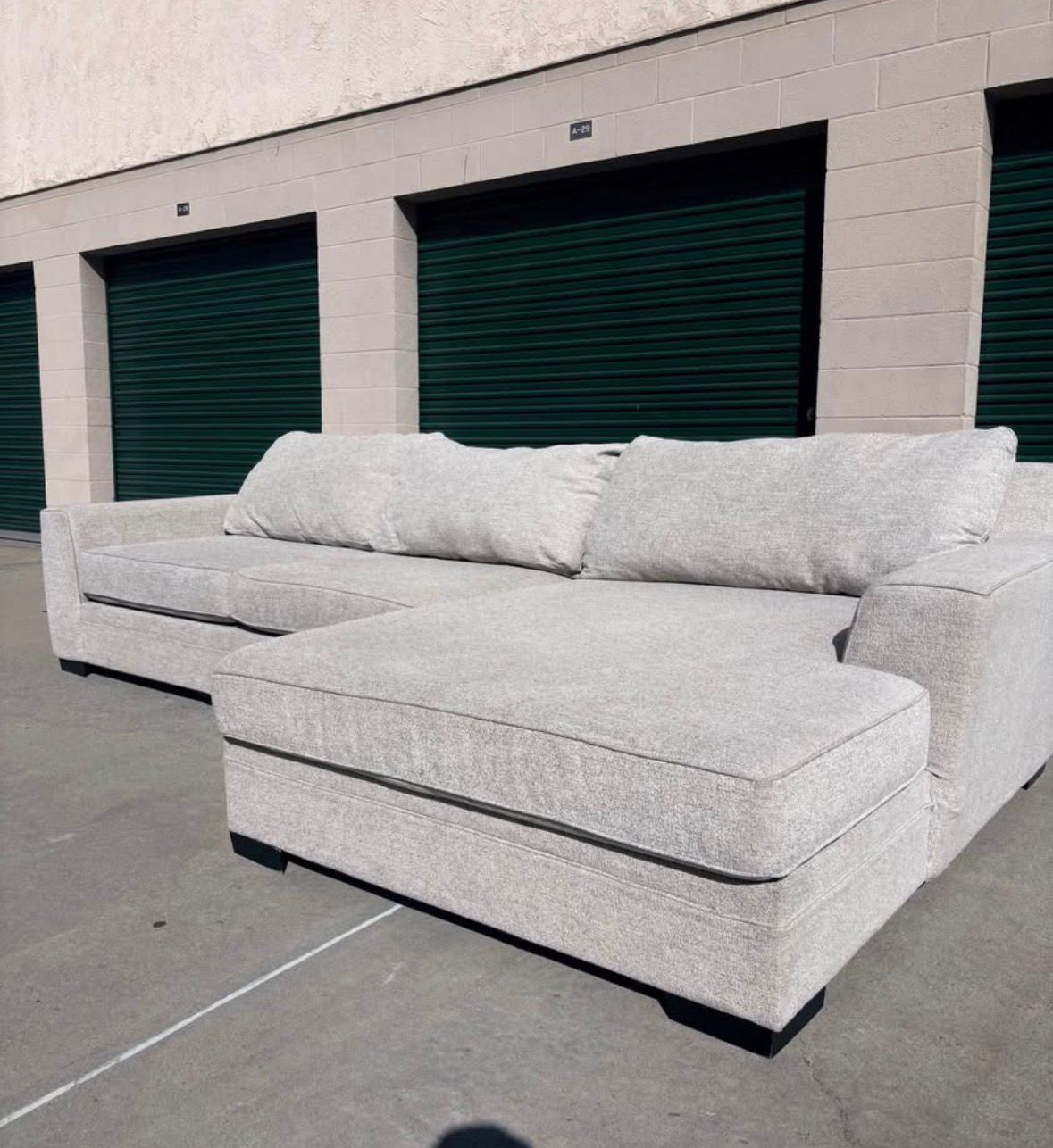 Living Spaces Beige Sectional Couch 🛻Delivery Available🛻