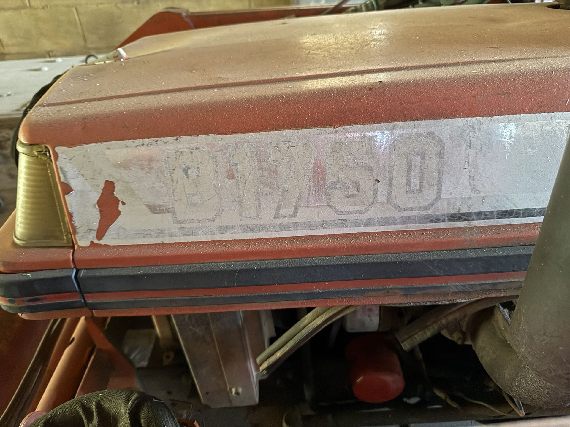 Kubota B1750 Tractor With Bucket And Box Scraper