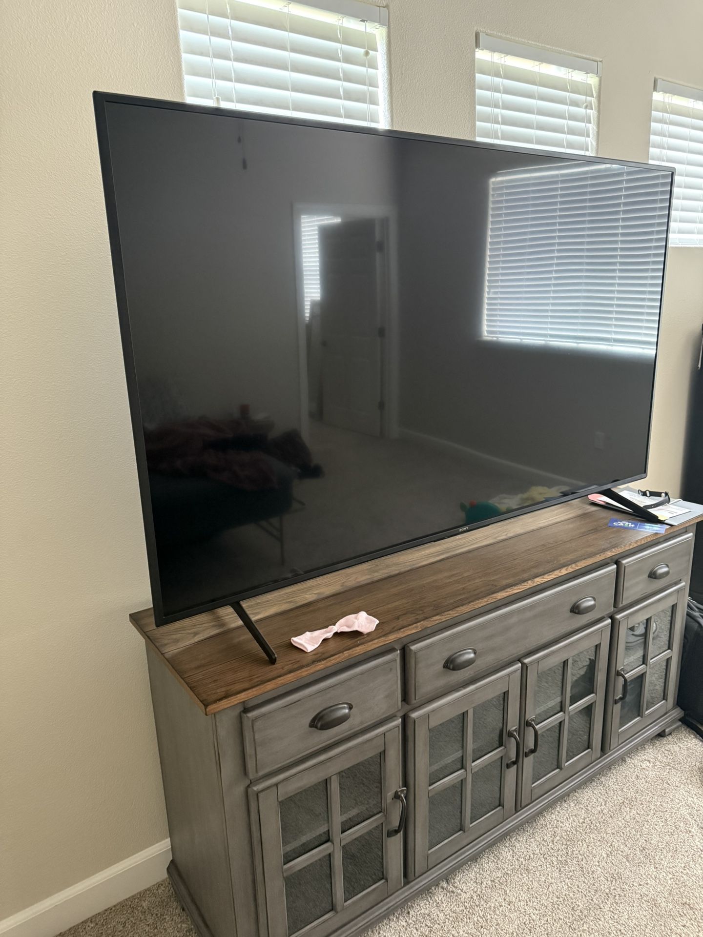 SONY TV 75” With Stand $500 For Both.