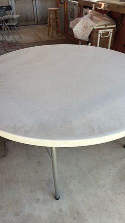 Round Folding Banquet Table