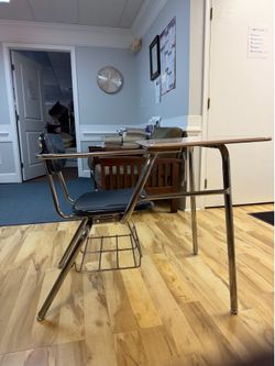 School Desk with Solid Plastic Top & Solid Plastic Seat X32