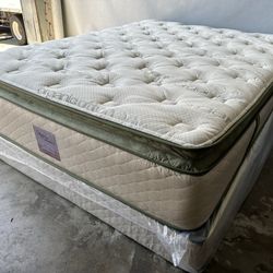 King Organic Elite Superior Hybrid Cool Gel Memory Foam Pillow Top 14inch Mattress!!