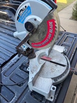 Delta miter saw