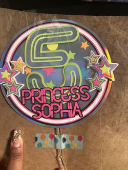 Cake topper that says the number 5  princess Sophia