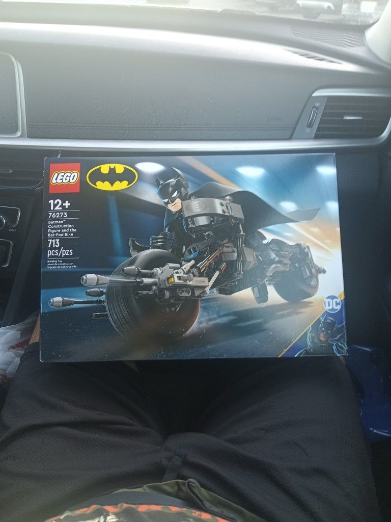 LEGO DC ( Batman Construction Figure And The Bat - Pod Bike )