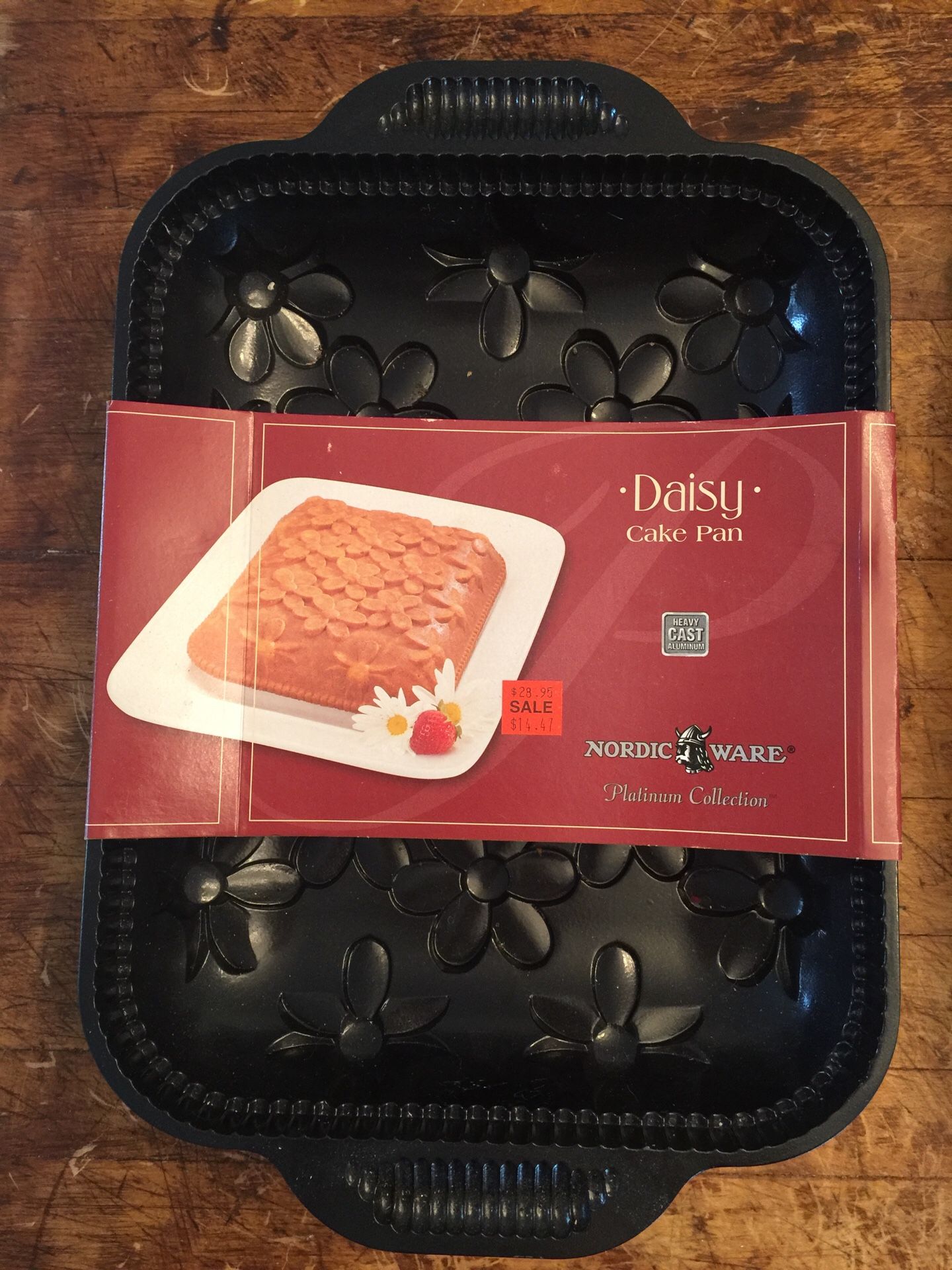 Nordic Ware daisy cake pan