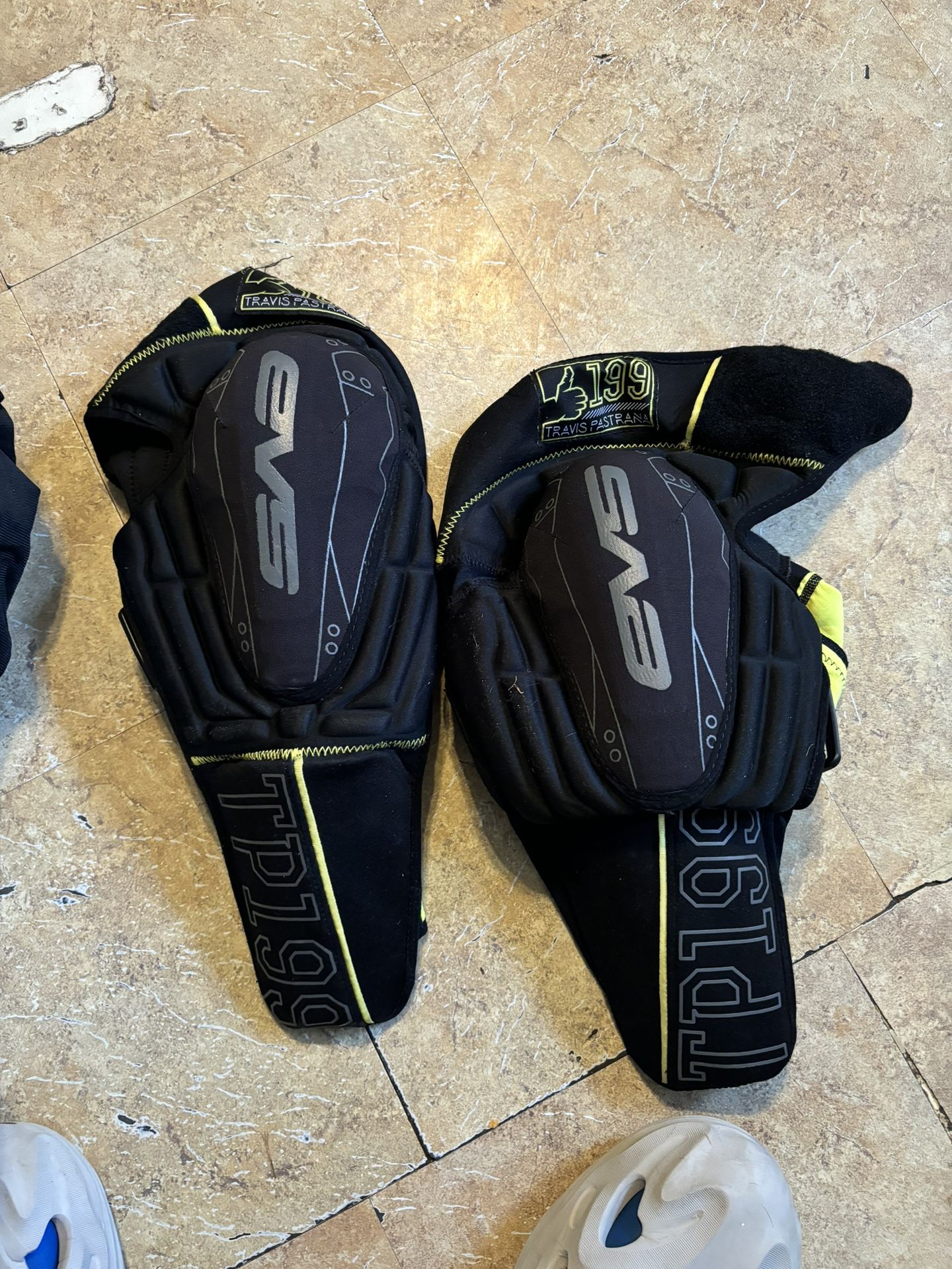 EVS SOFT MEMBRANE KNEE PADS