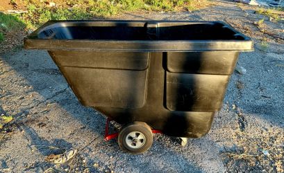 Rubbermaid 1/2 yd Tilt Truck