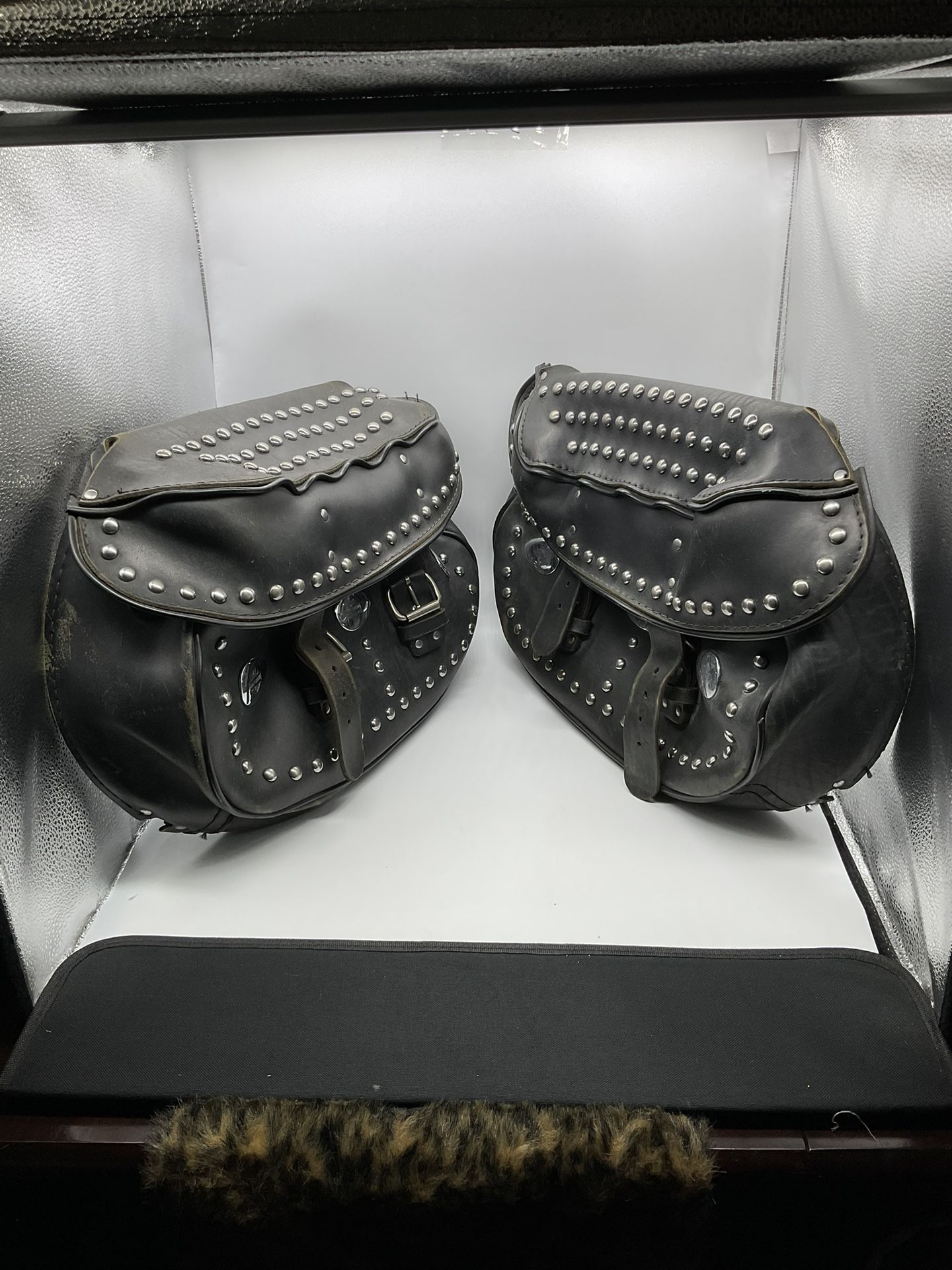 HARLEY DAVIDSON VINTAGE 1990 SOFTTAIL LEATHER SADDLEBAGS
