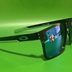 Green Oakley Sunglasses 😎 