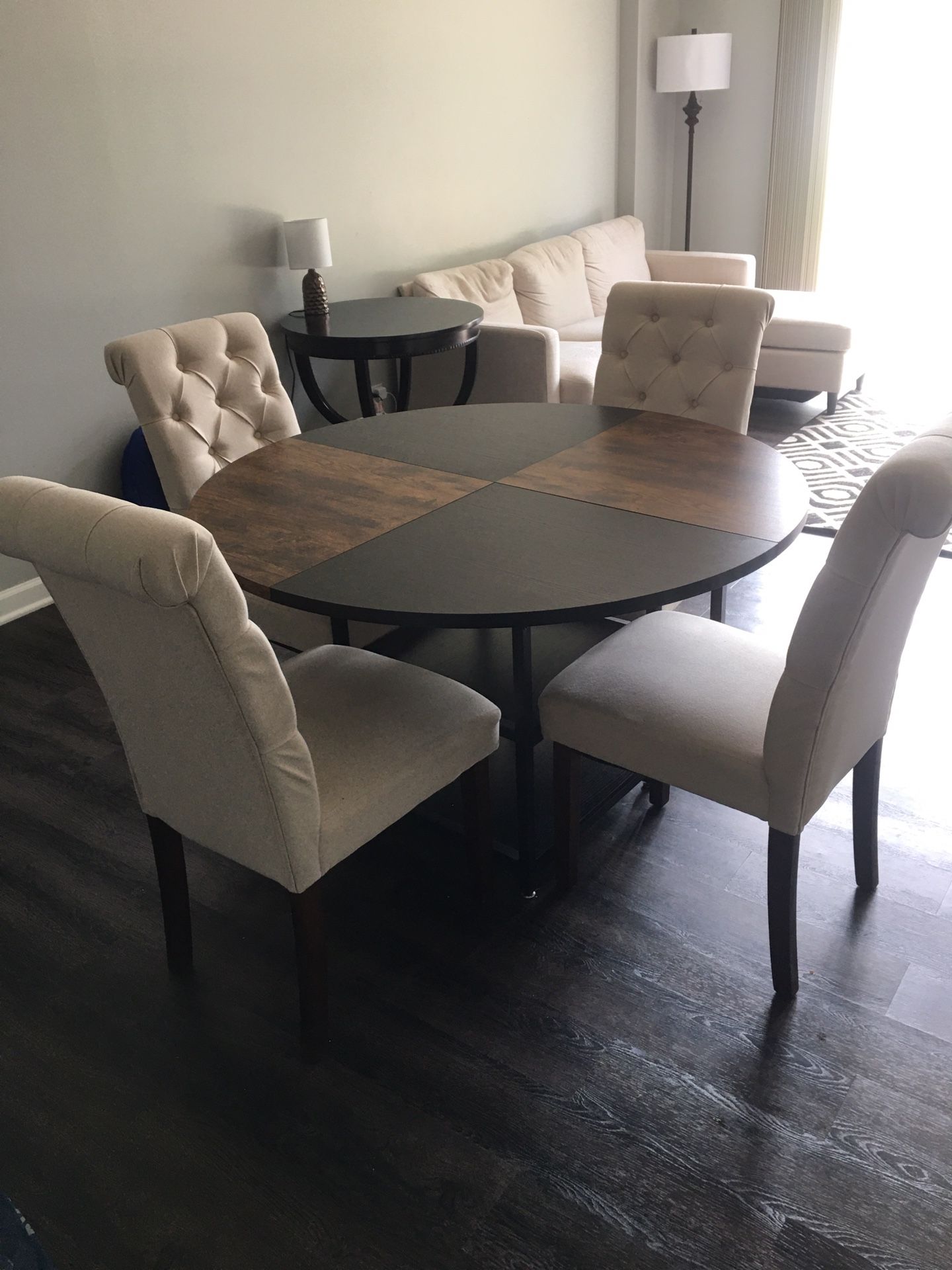 Round Dinning Table 47 “ With 4 Dining Chairs With Tufted Buttons
