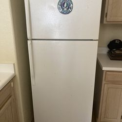 Refrigerator Stove, Microwave And Dishwasher