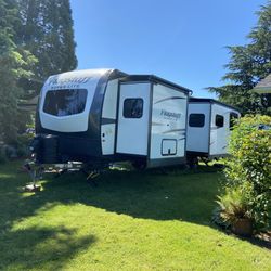 Flagstaff Luxury Three Slide Trailer 27 Ft