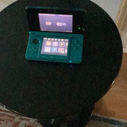 Nintendo DS works perfect excellent condition