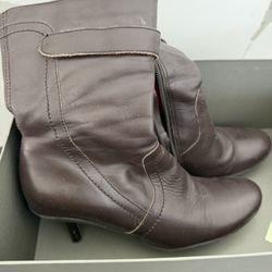 Comfortable Women's Brown Size 6 Reaction Boots $5