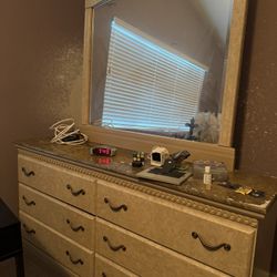 Dresser With Mirror 