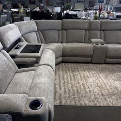 Gorgeous Sectional! Sale! $2,999! Easy Financing! 📦🚨☎️ 